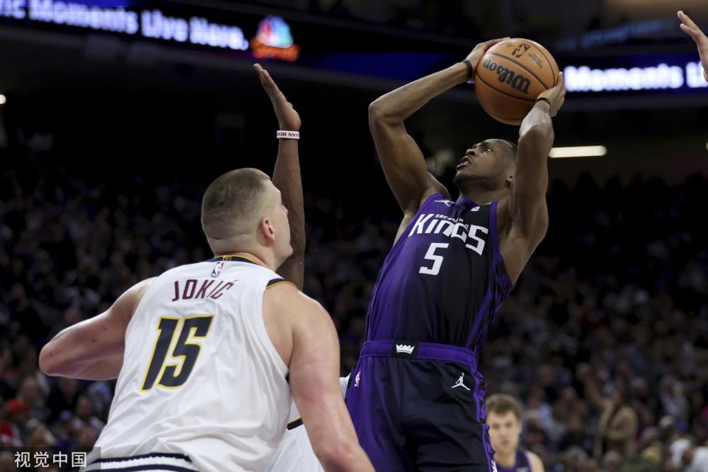 迷们既惊讶 迷们既惊讶